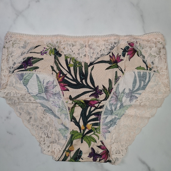 Soma Intimates & Sleepwear Nwt Soma Embraceable Signature Lace